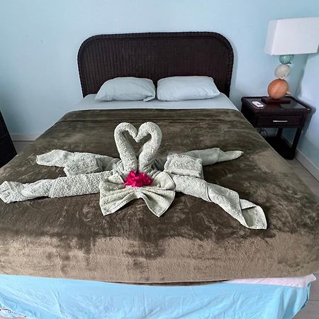 Sunny Villa In The Marina - Excellent Water Views Jolly Harbour 外观 照片