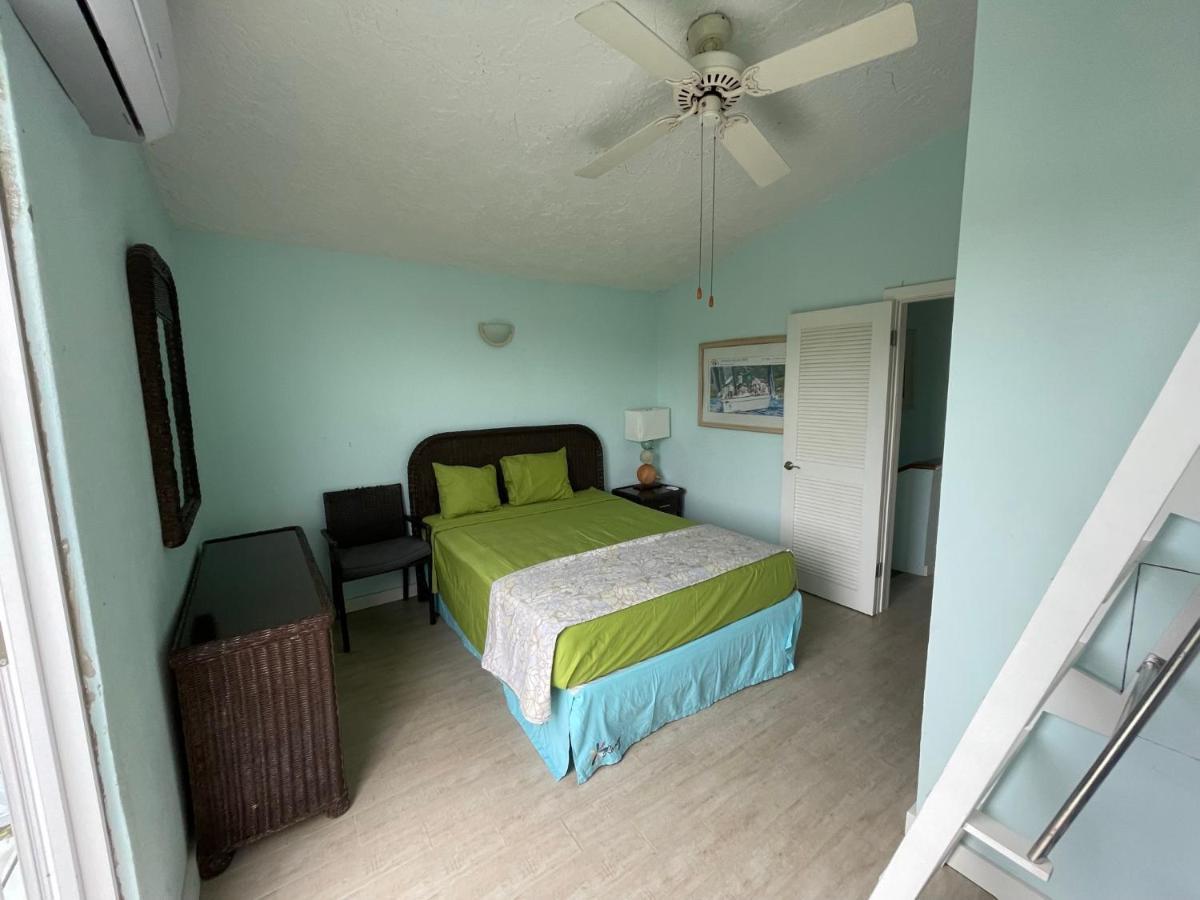 Sunny Villa In The Marina - Excellent Water Views Jolly Harbour 外观 照片
