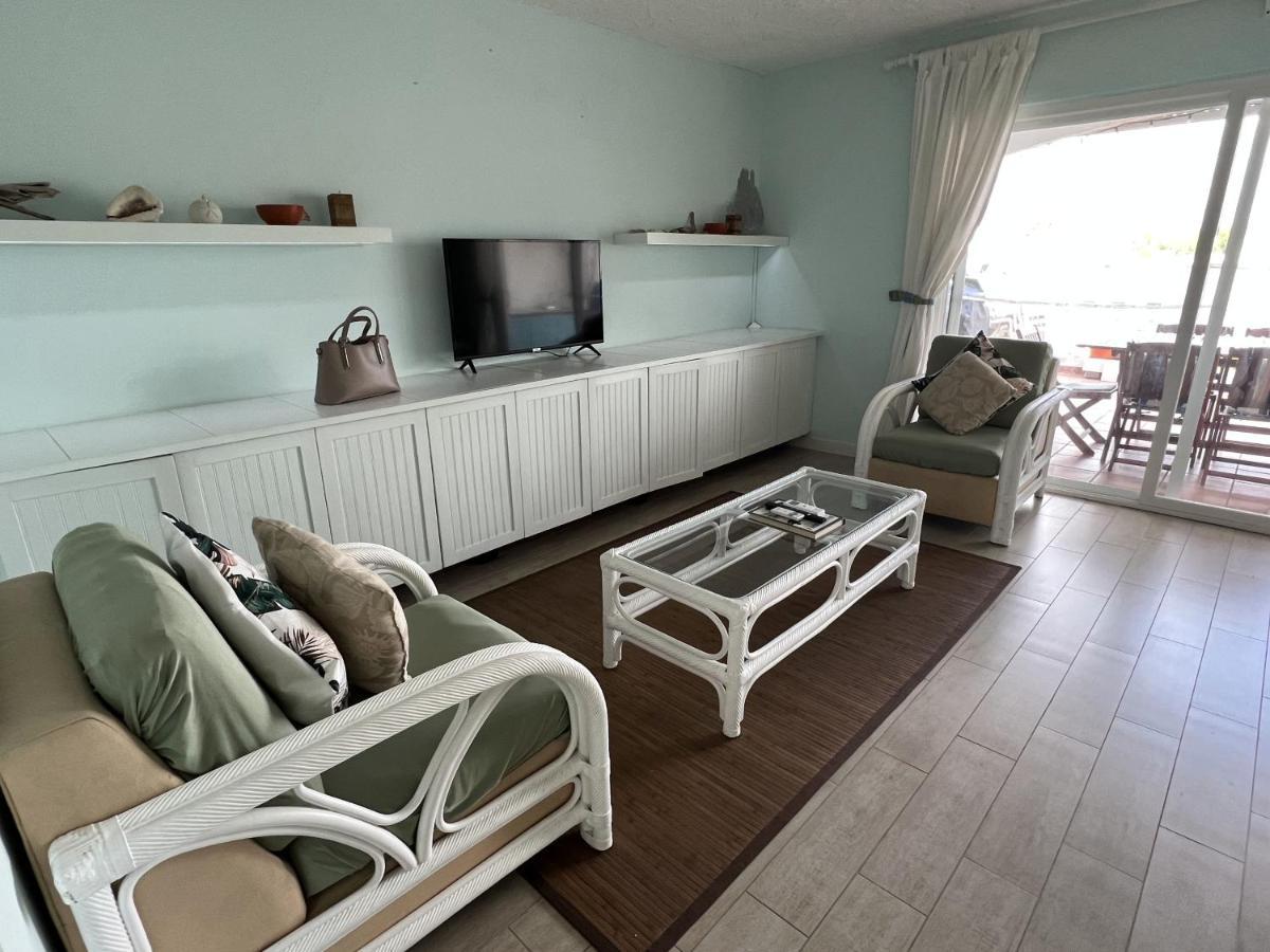 Sunny Villa In The Marina - Excellent Water Views Jolly Harbour 外观 照片