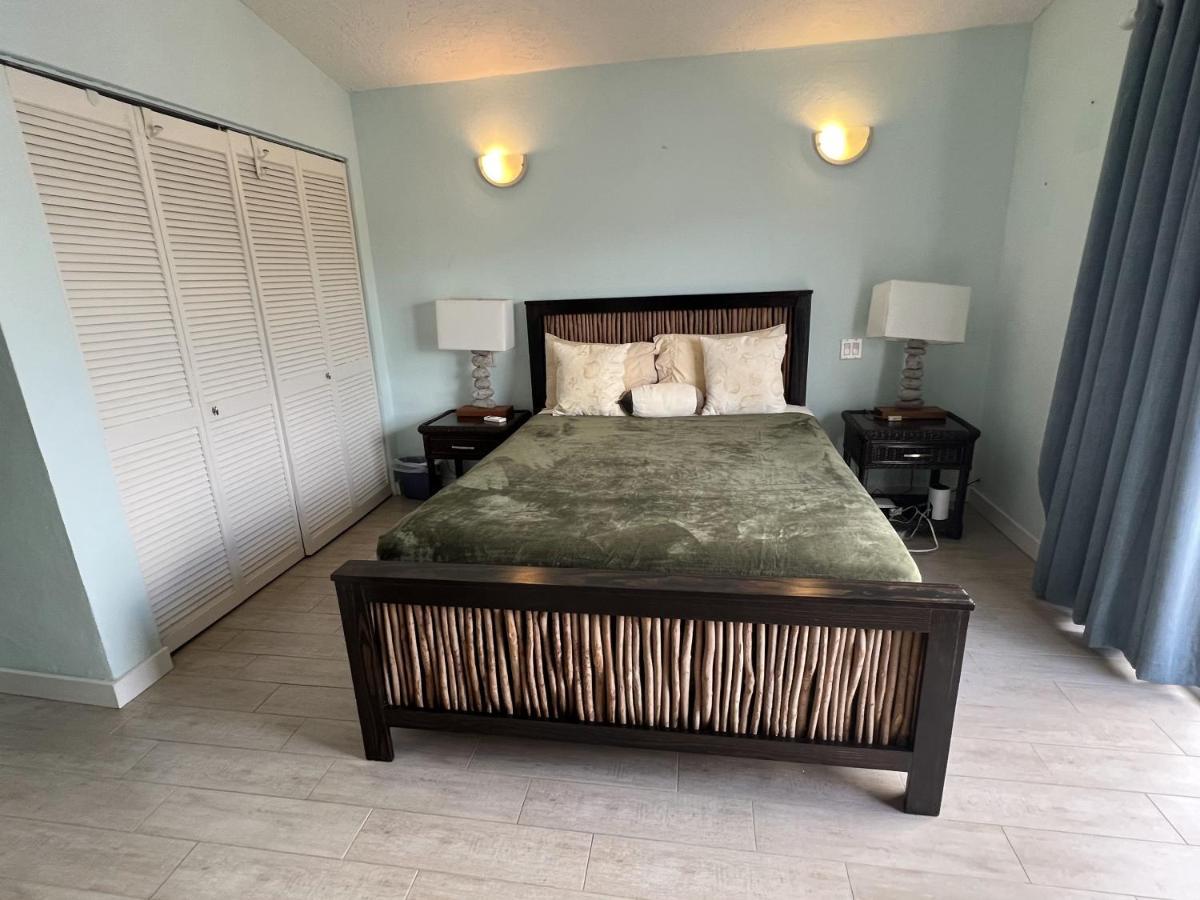 Sunny Villa In The Marina - Excellent Water Views Jolly Harbour 外观 照片